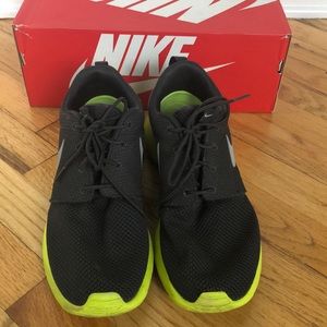 Nike Men’s Rosche Sneaker